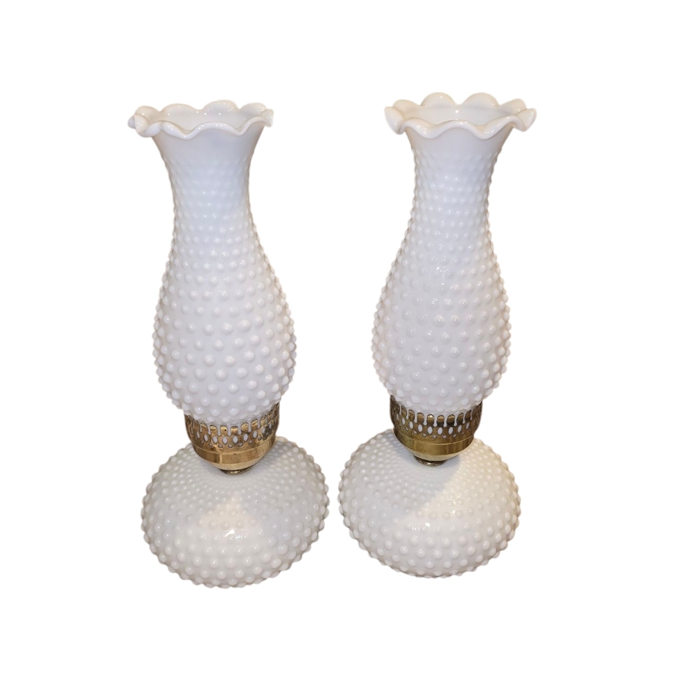 VINTAGE MILK GLASS AND ELECTRIC Pair BOUDOIR LAMPS MILK GLASS‎ HOBNAIL CHIMNEY - Picture 2 of 14